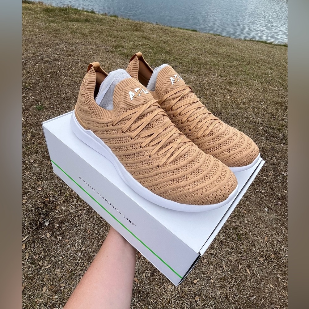 NWT APL Techloom Wave Mens Size 10.5 in Tan/White Retails $270